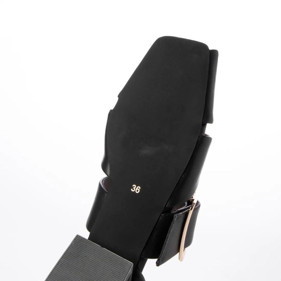 バックル付きブラックパンプス