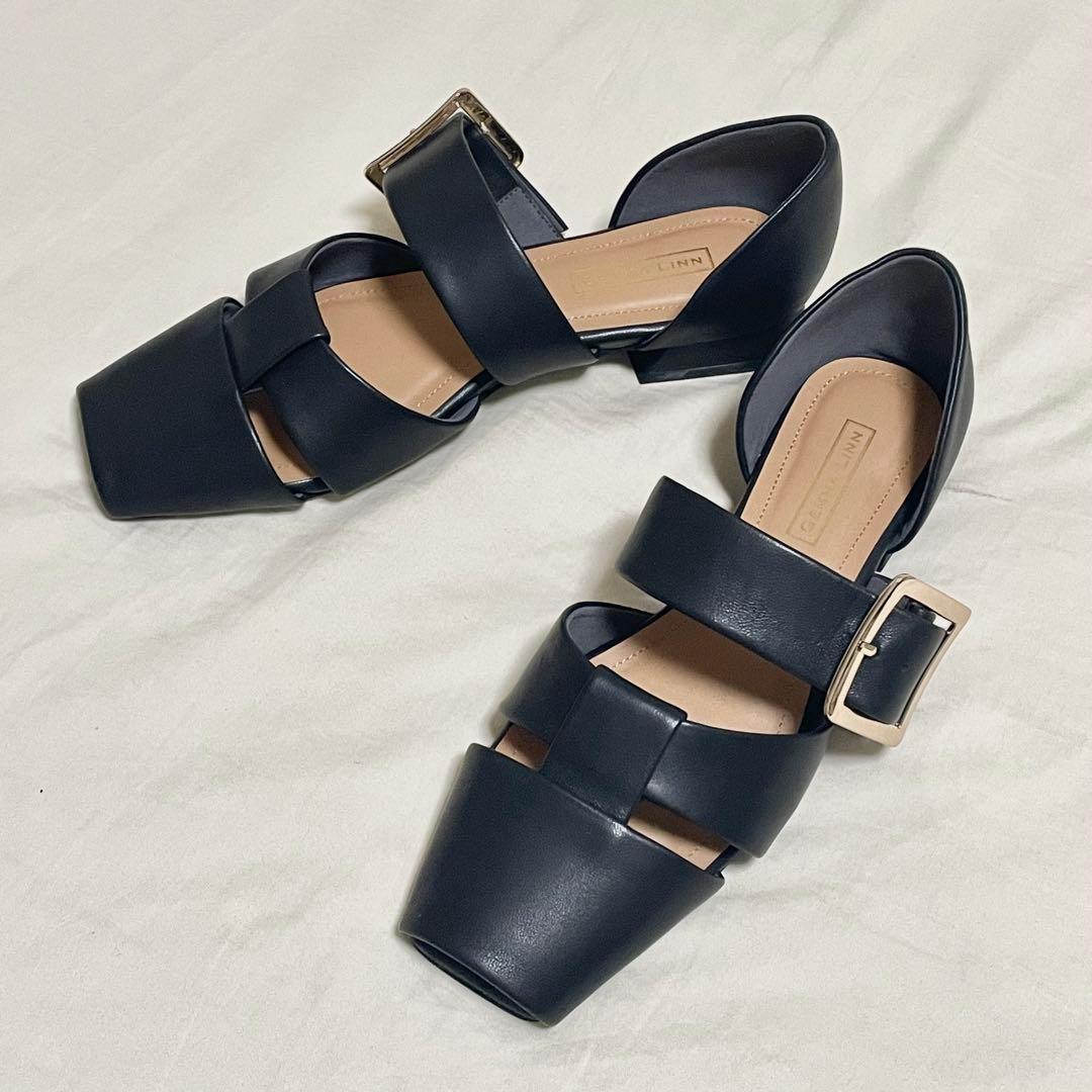 バックル付きブラックパンプス