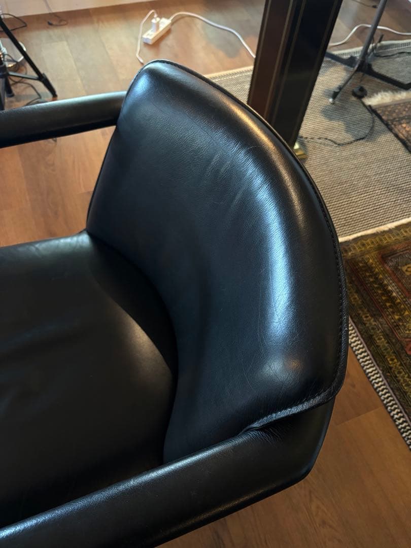 ビンテージレザーアームチェア①