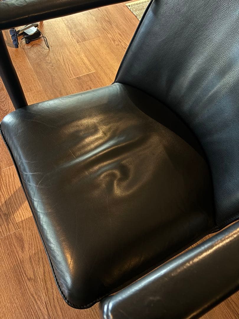 ビンテージレザーアームチェア①