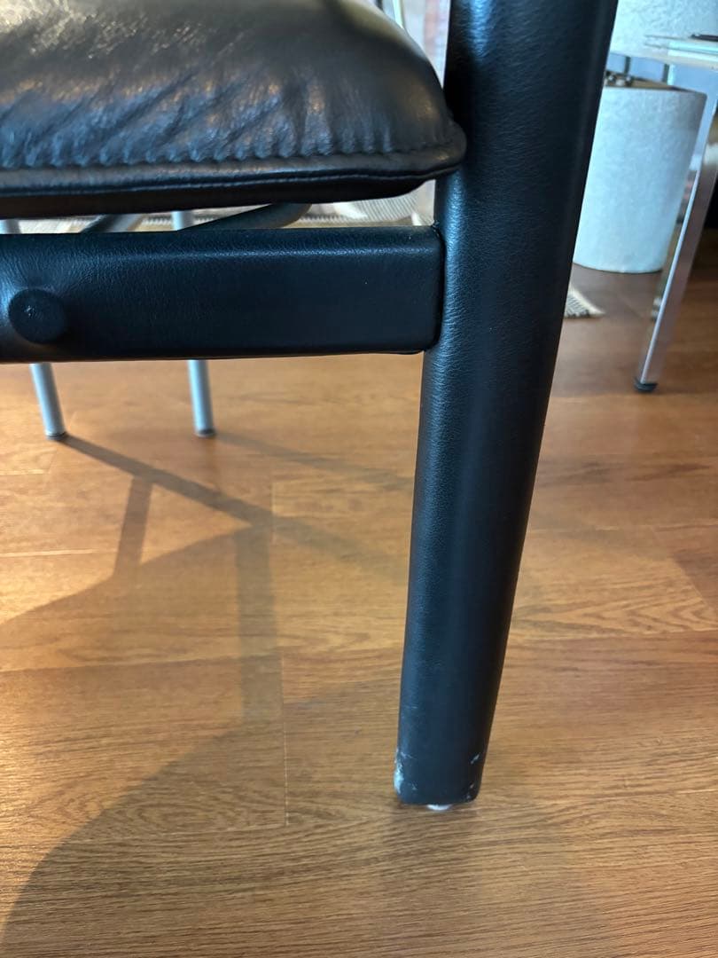 ビンテージレザーアームチェア①