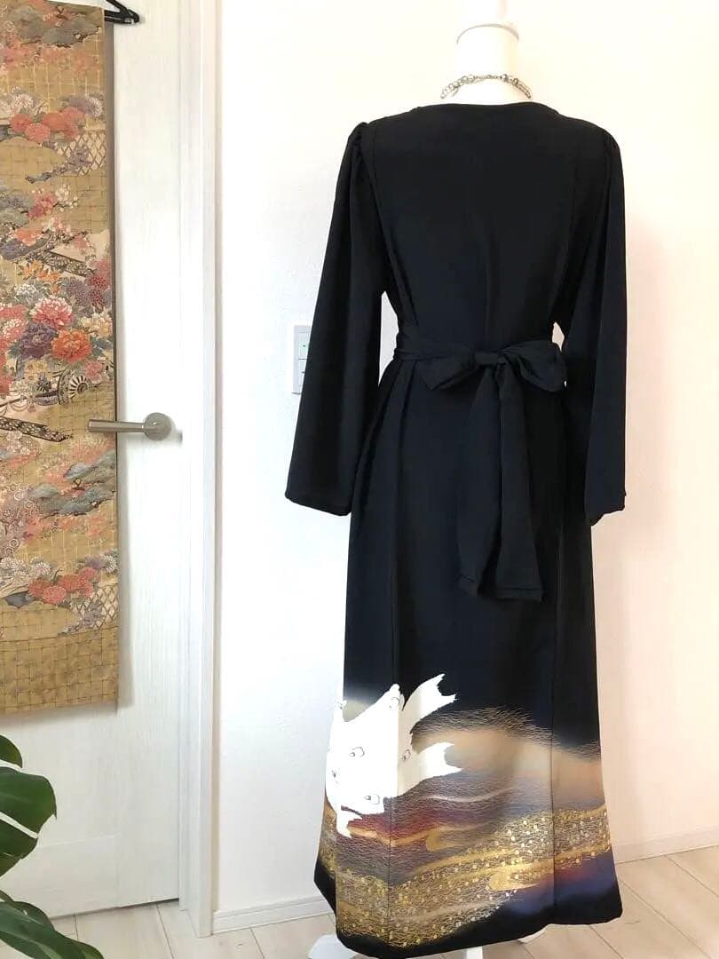 黒留リメイクワンピースドレス　作家もの　孔雀の刺繍と金糸柄　130㎝丈詰め不可