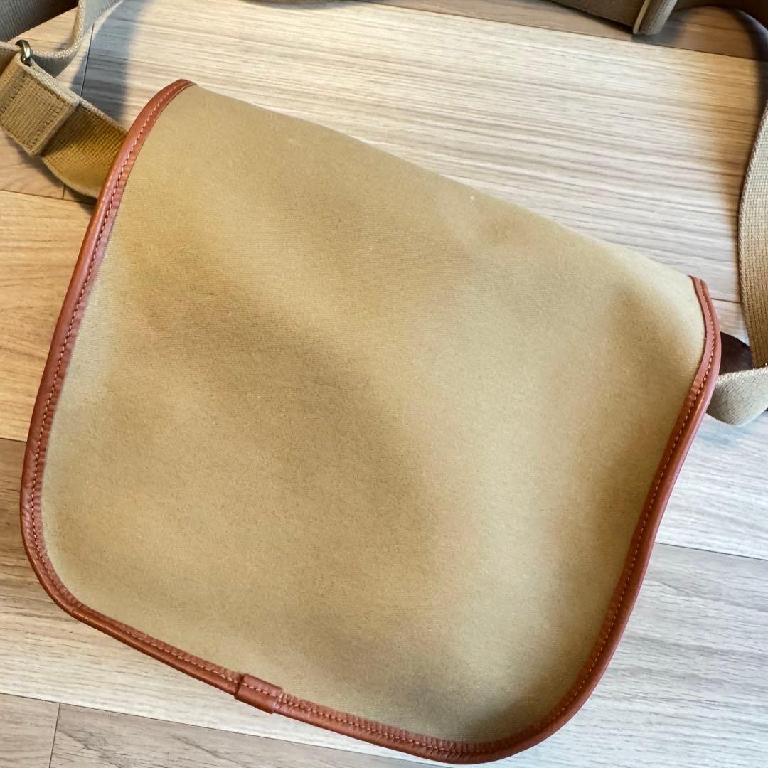 Brady ストア カーキ ショルダーバッグ