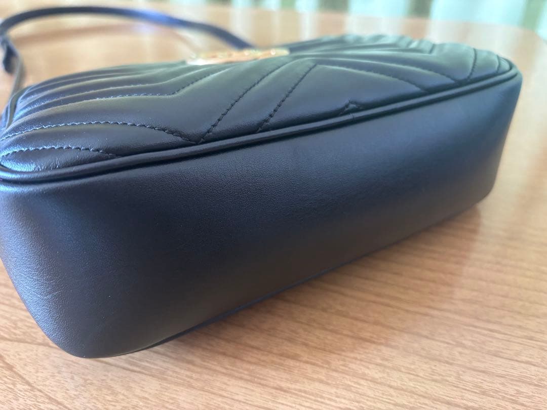 GUCCI レザーショルダーバッグ 黒