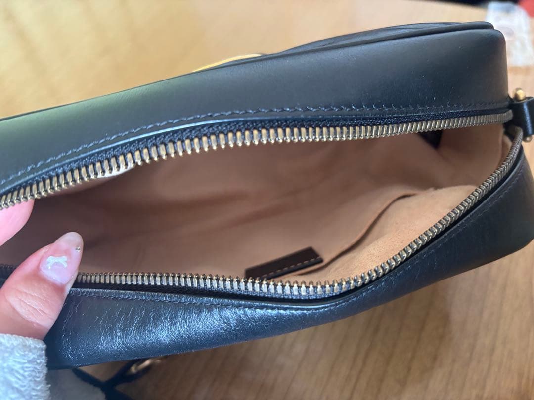 GUCCI レザーショルダーバッグ 黒