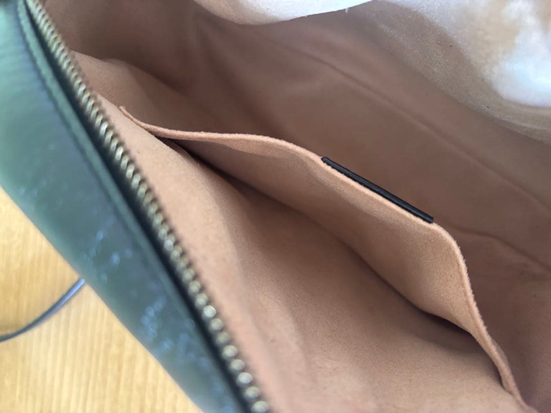 GUCCI レザーショルダーバッグ 黒