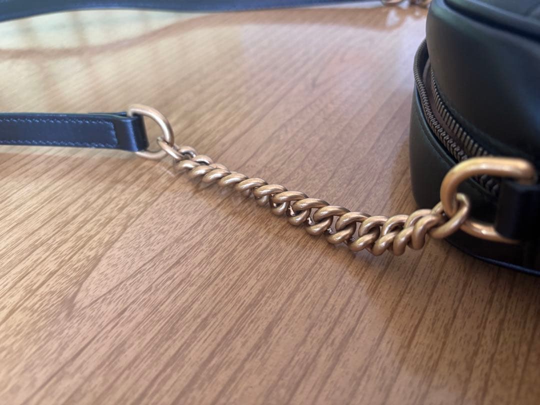 GUCCI レザーショルダーバッグ 黒