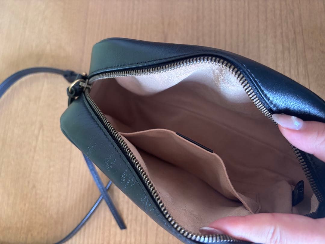 GUCCI レザーショルダーバッグ 黒