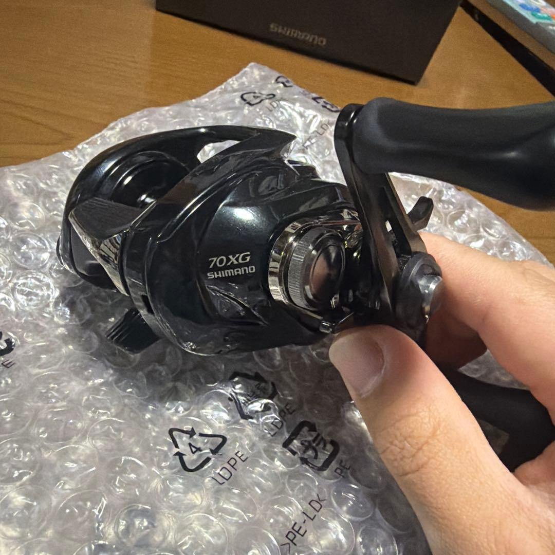 SHIMANO nium DC 70XG メタニウムDC (左)