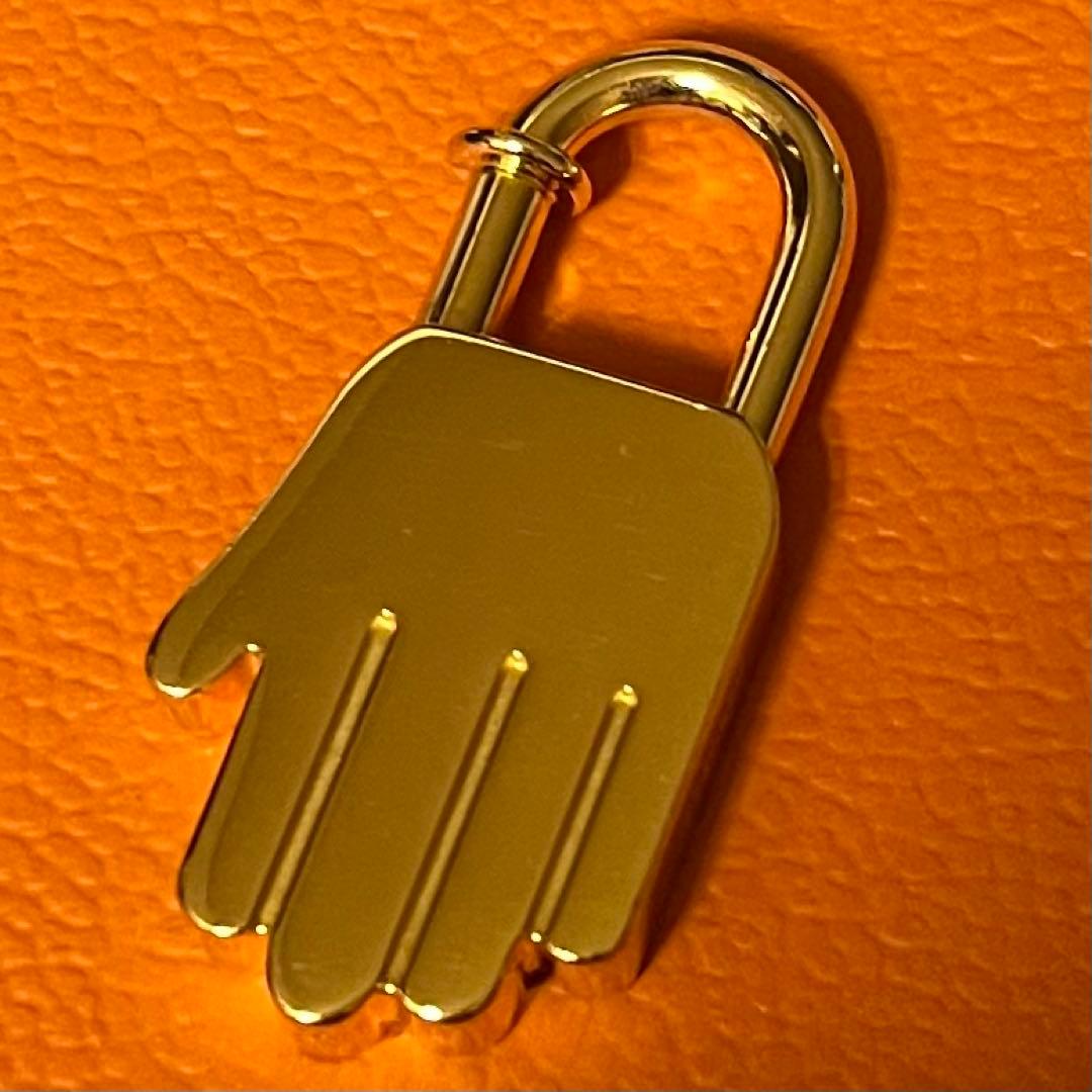 HERMÈS エルメス カデナ 2002 ハンドモチーフ チャーム ゴールド