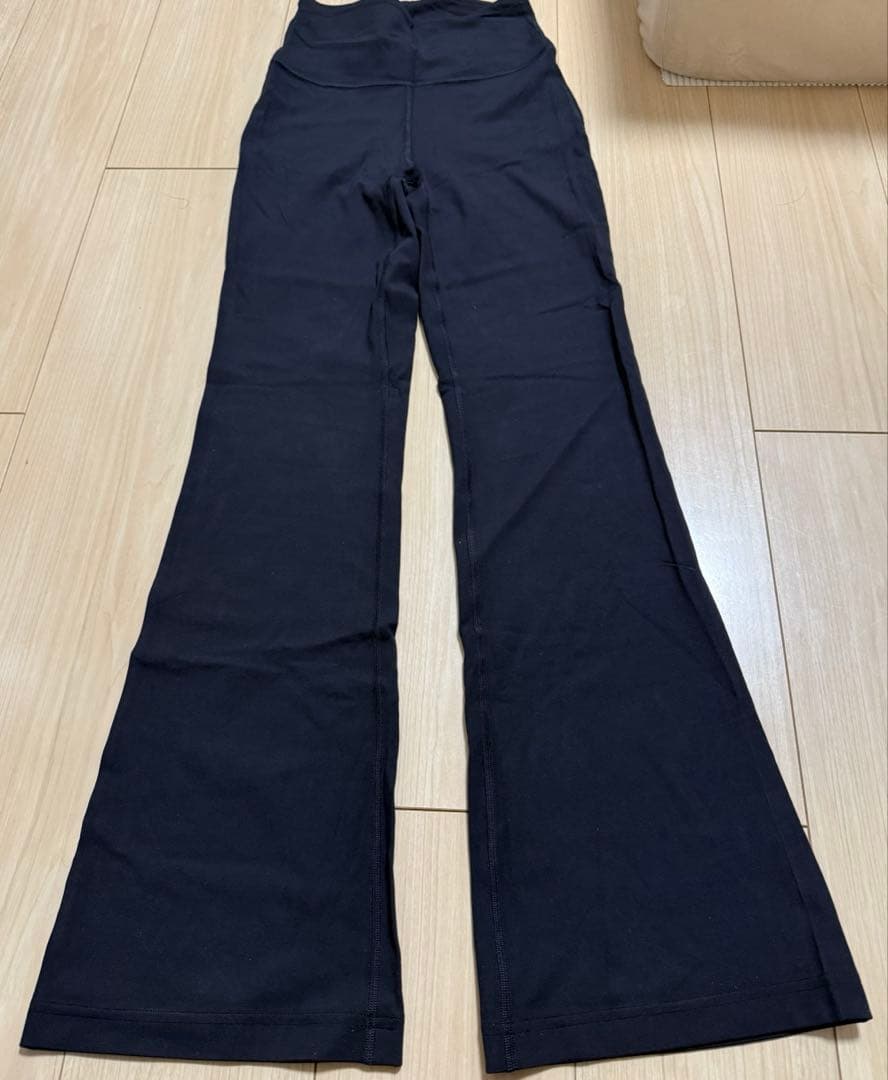 新品未使用Lululemon ハイウエスト ブラックフレア ヨガパンツ レギンス