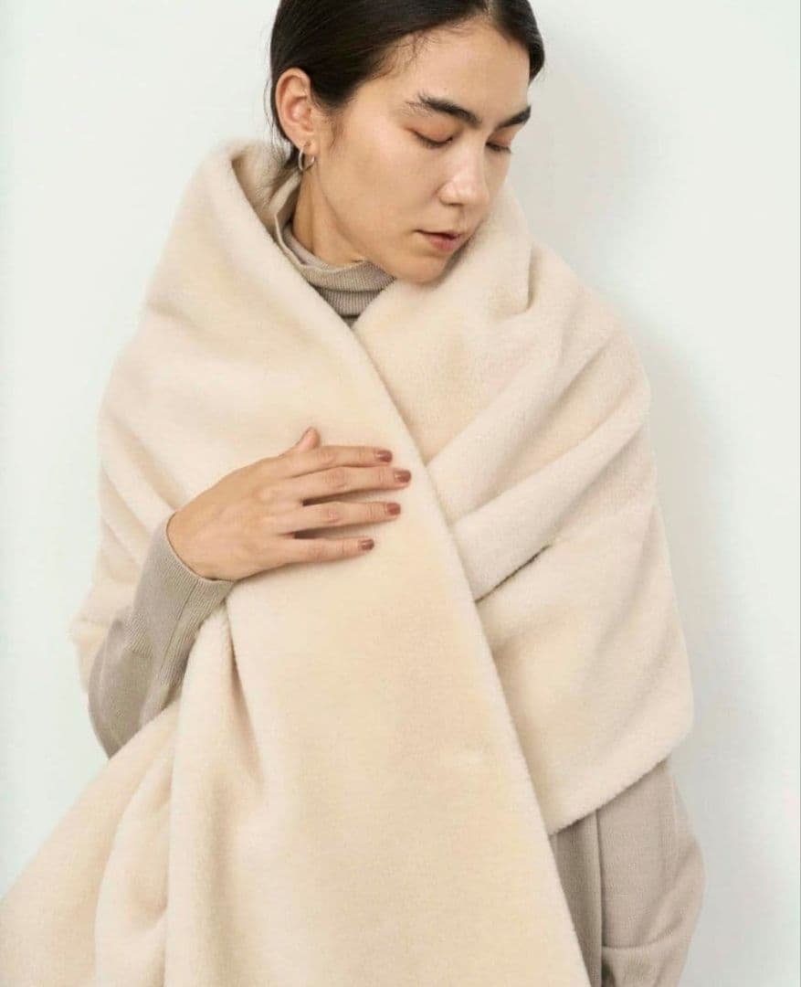 試着のみ完売SOÉJU ソージュ ウールボアケープ　アイボリー　大草直子