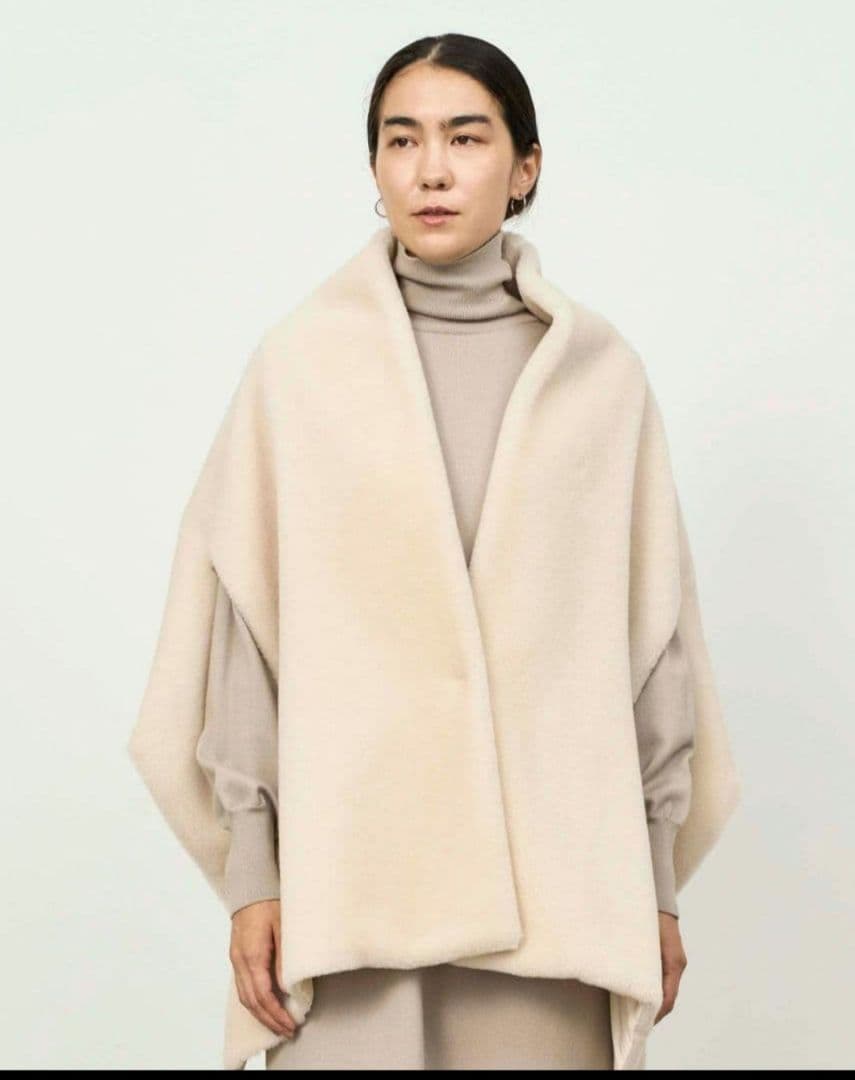 試着のみ完売SOÉJU ソージュ ウールボアケープ　アイボリー　大草直子