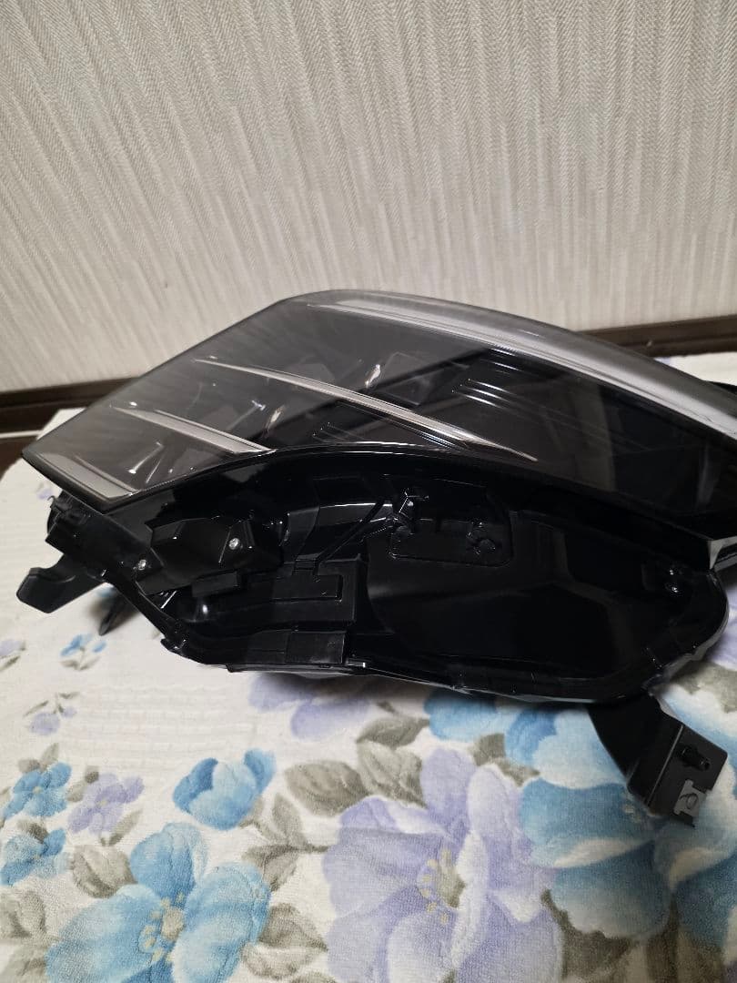 美品！　日産　セレナ　C28 左ヘッドライト