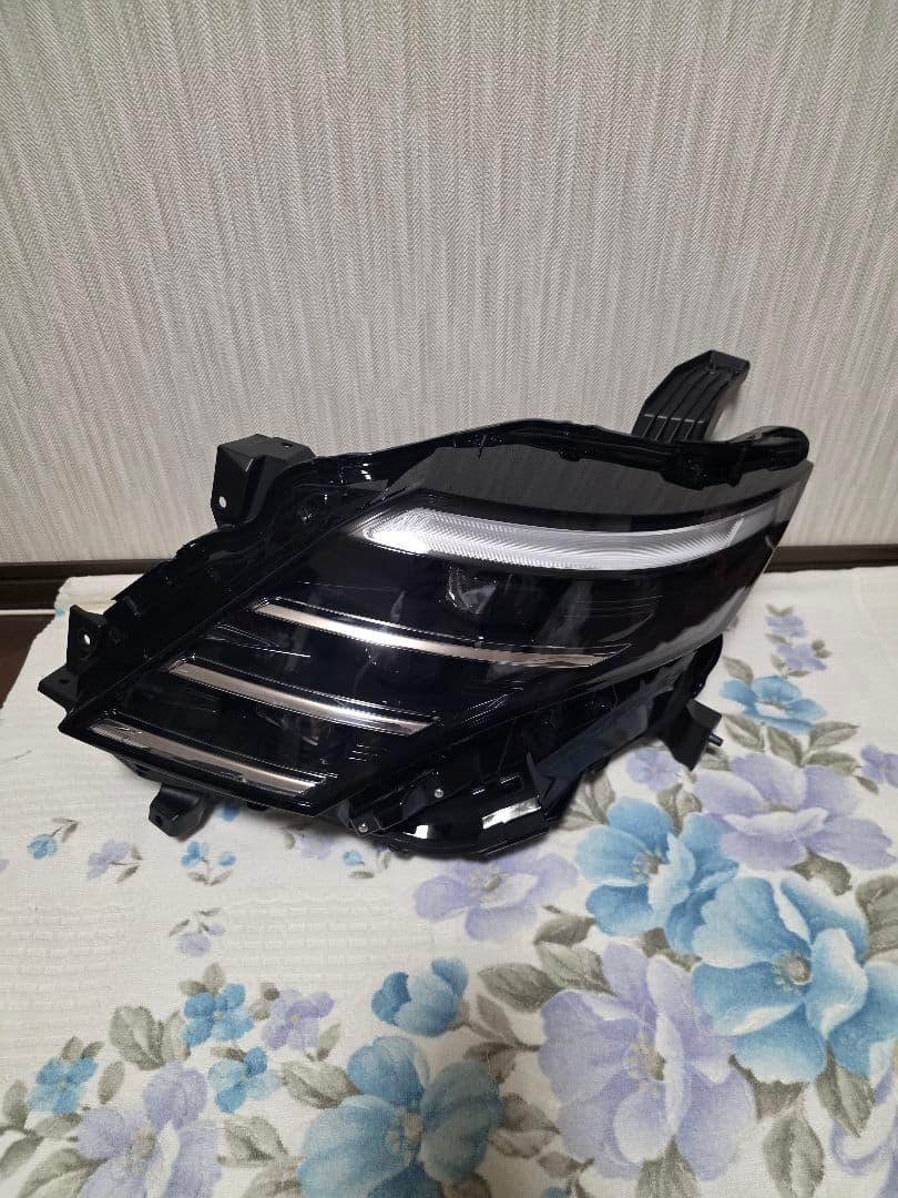 美品！　日産　セレナ　C28 左ヘッドライト