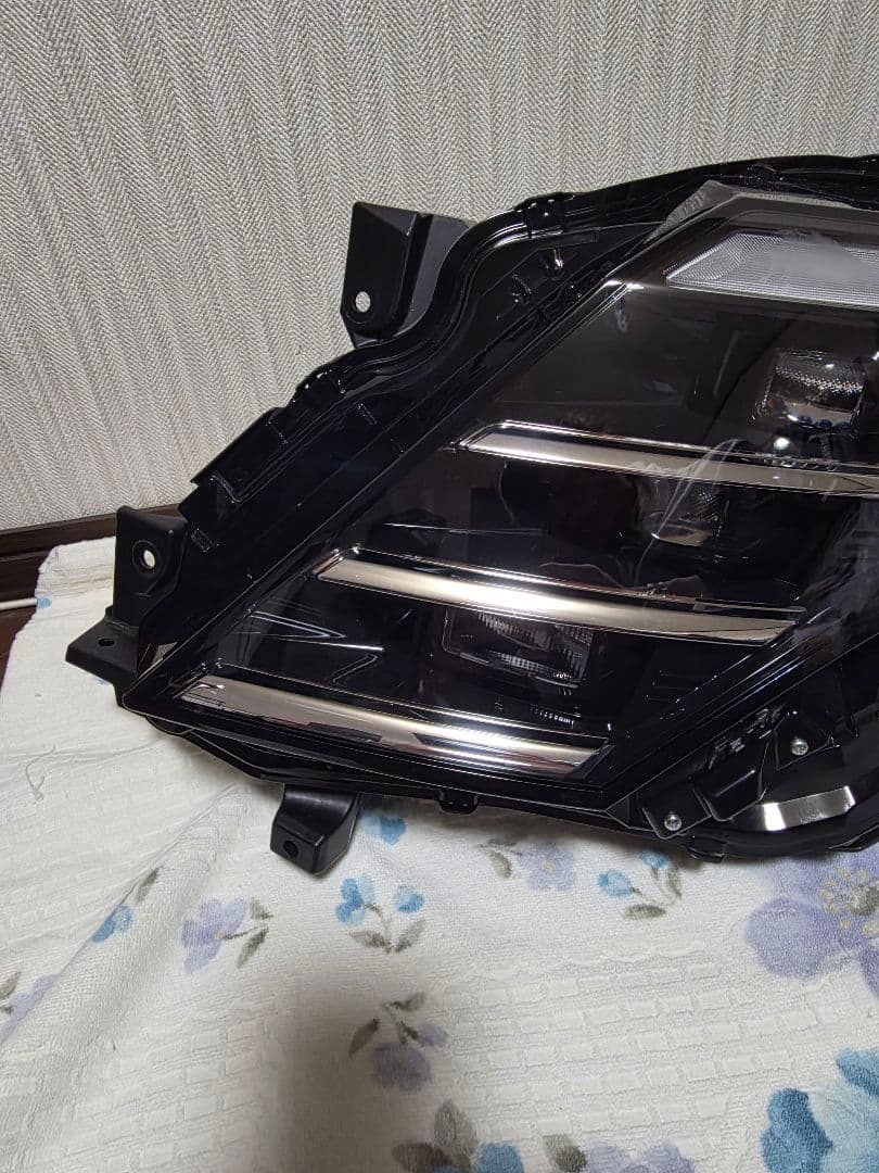 美品！　日産　セレナ　C28 左ヘッドライト