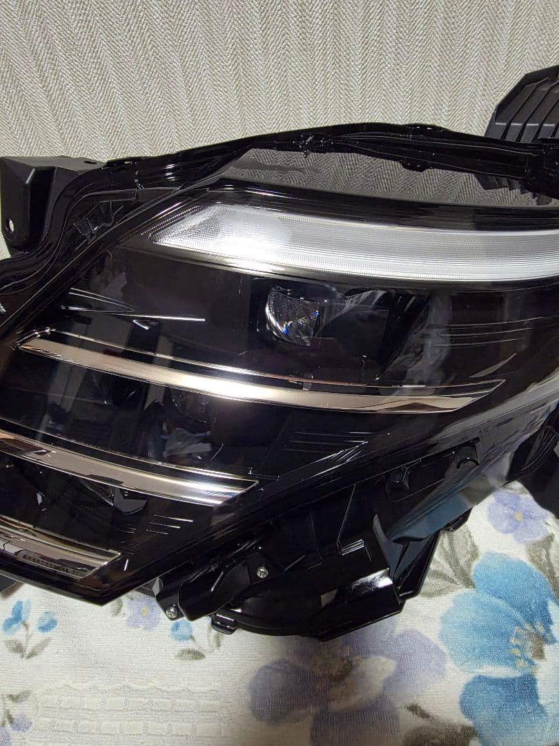 美品！　日産　セレナ　C28 左ヘッドライト