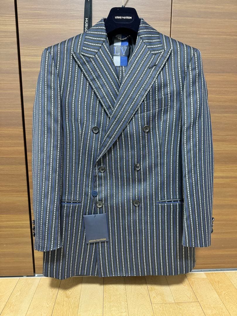 LOUIS VUITTON スーツ