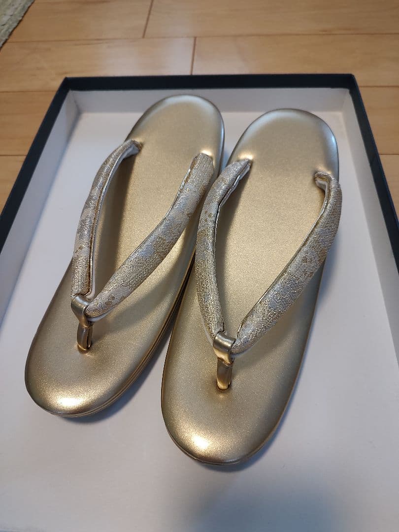 金色刺繍の和装用バッグと草履セット　和装バッグ草履セット　結婚式　入学式