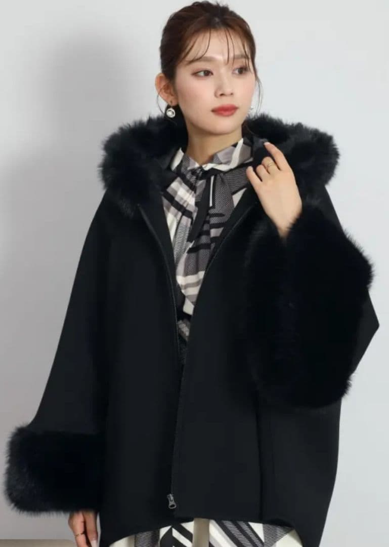 【新品未使用】ブラックファーポンチョ