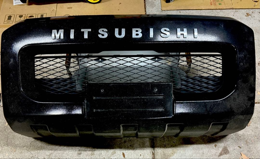 デリカD5 旧タイプ　MITSUBISHI ブラック フロントバンパー