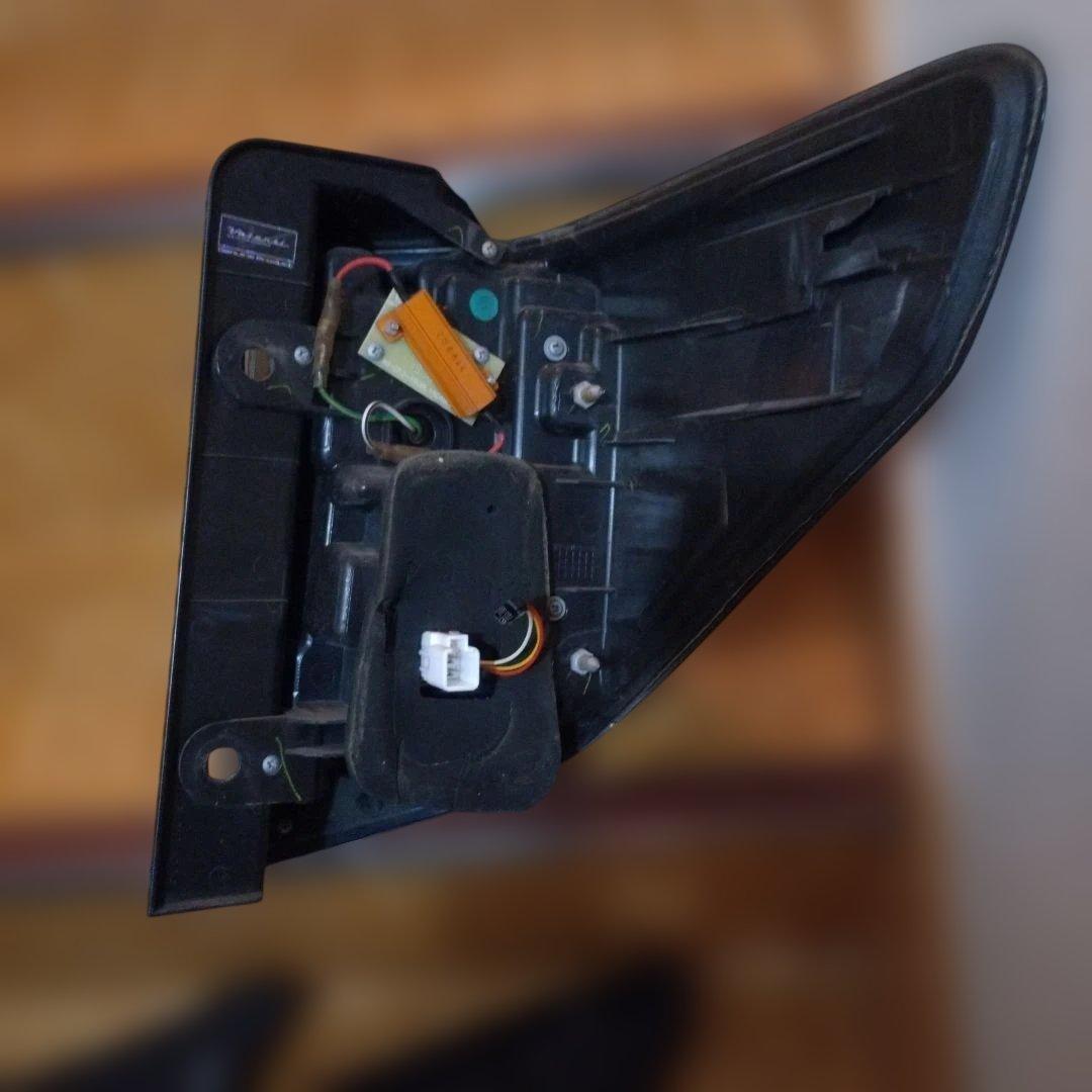 アルファード　20系　ヴァレンティ　LEDテール