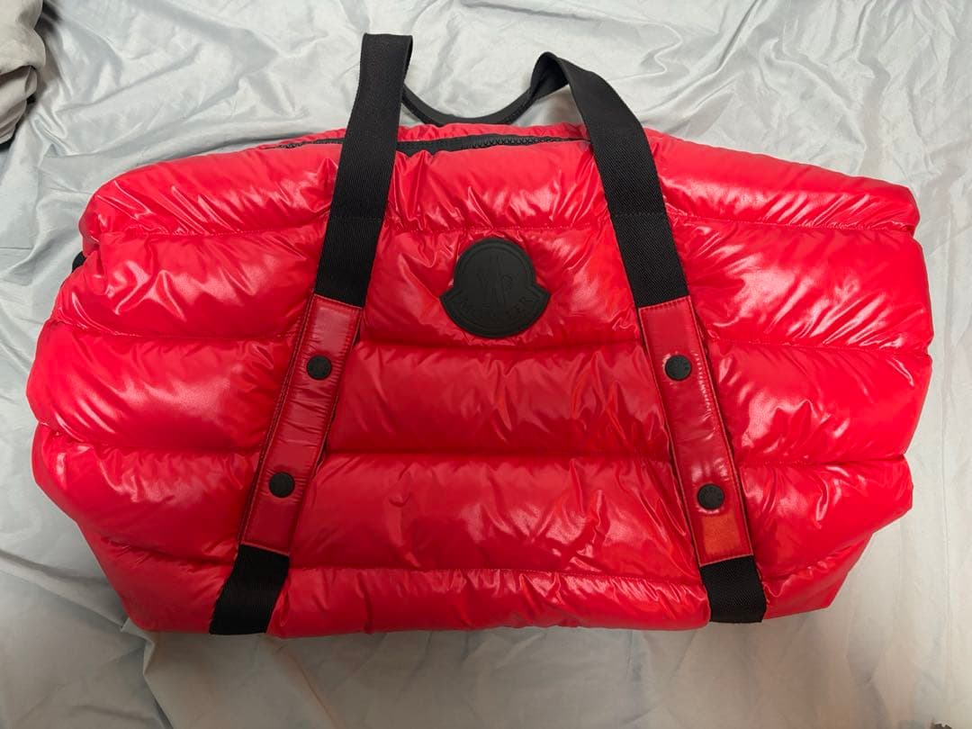 モンクレール MONCLER ダウントート パファートート 赤レッド ロゴ 収納