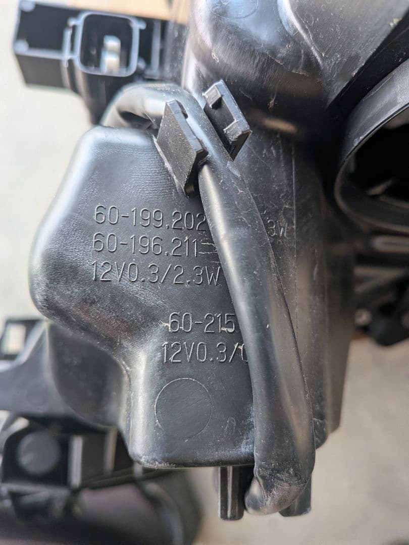 ランドクルーザープラド　150系　純正LED右ヘッドライト