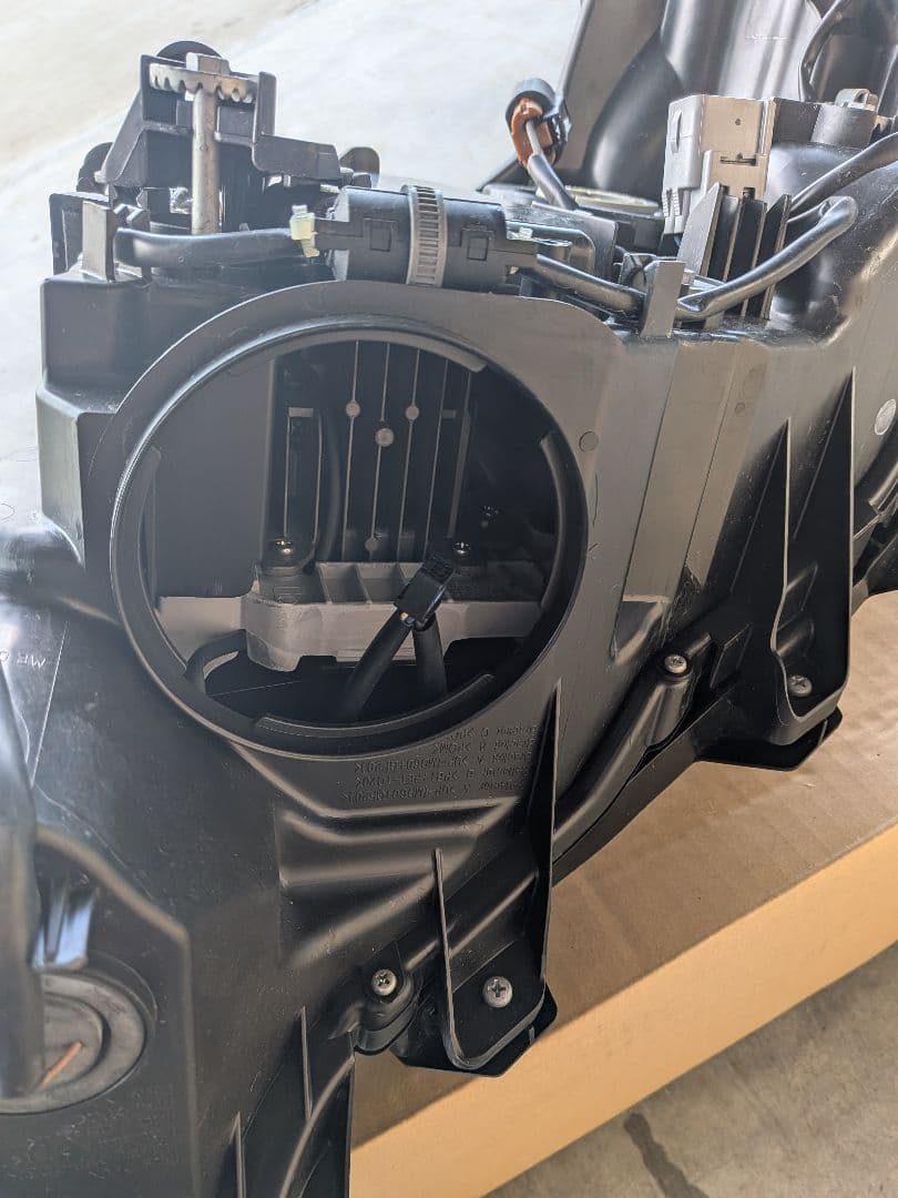 ランドクルーザープラド　150系　純正LED右ヘッドライト