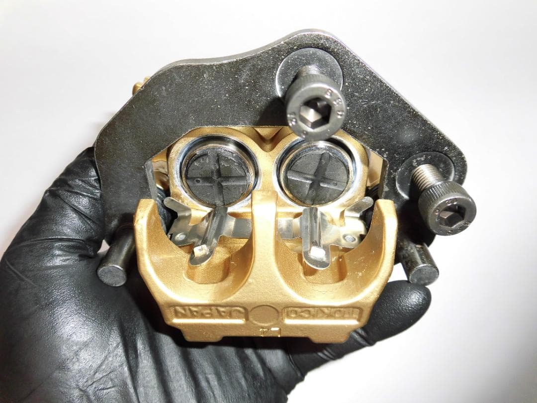 ゼファー400(Ｃ型)　リアブレーキキャリパー(2pot) バリオスにも