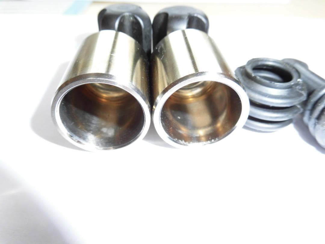 ゼファー400(Ｃ型)　リアブレーキキャリパー(2pot) バリオスにも