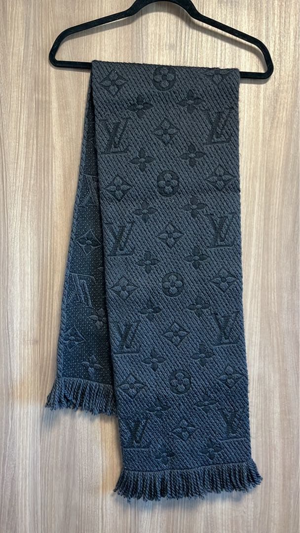 LOUIS VUITTON ダークグレー マフラー