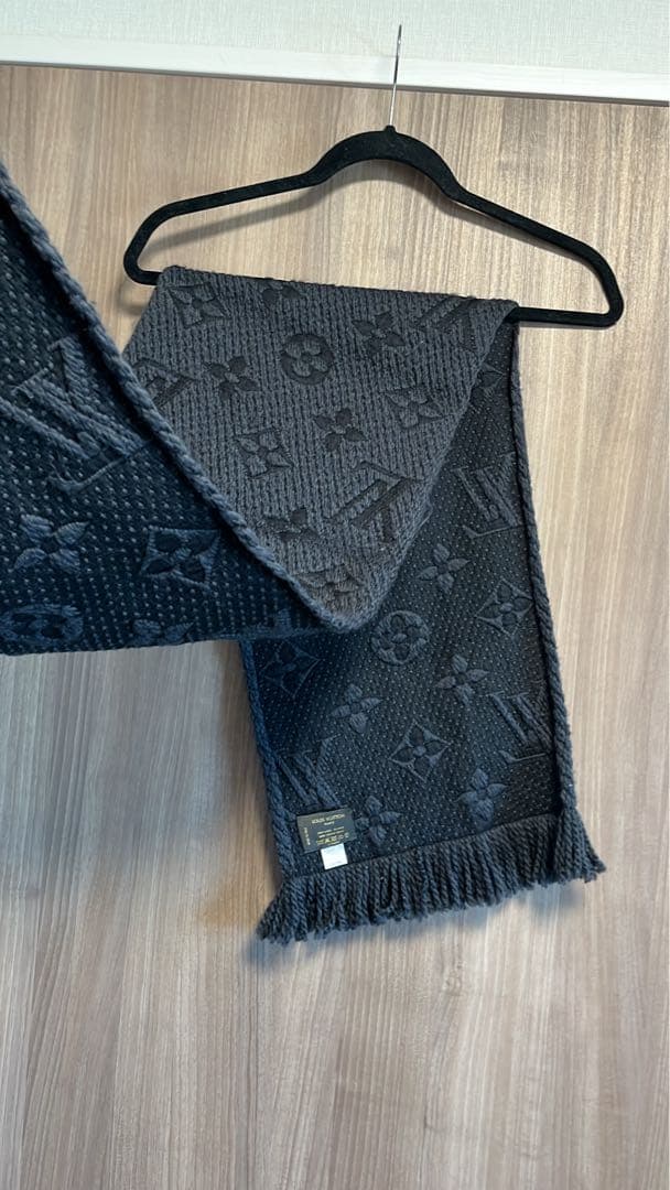 LOUIS VUITTON ダークグレー マフラー