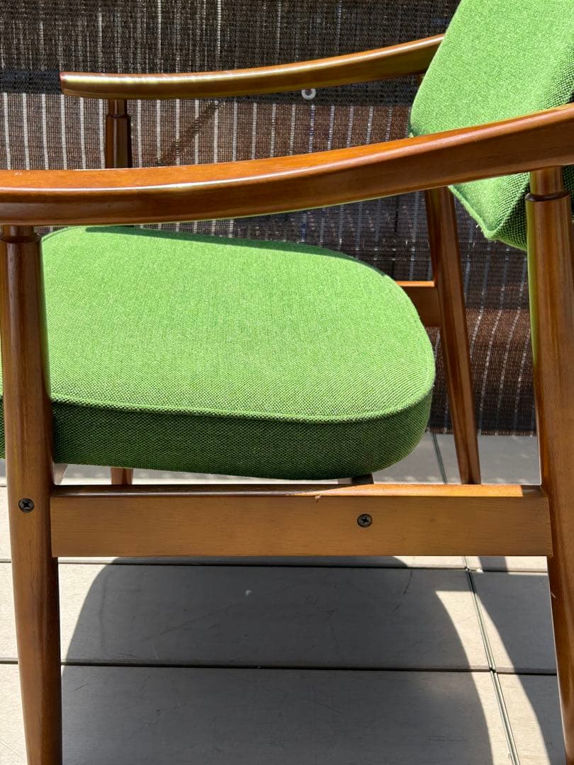 良品 カリモク60 Dチェア タープグリーン 椅子　肘掛け