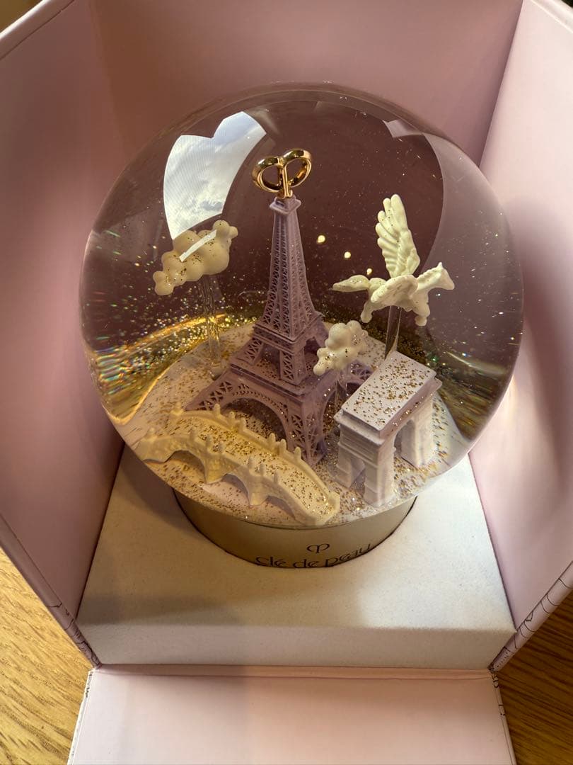 激レア　大人気クレドポーボーテ ホリデー 2024 ノベルティ スノードーム