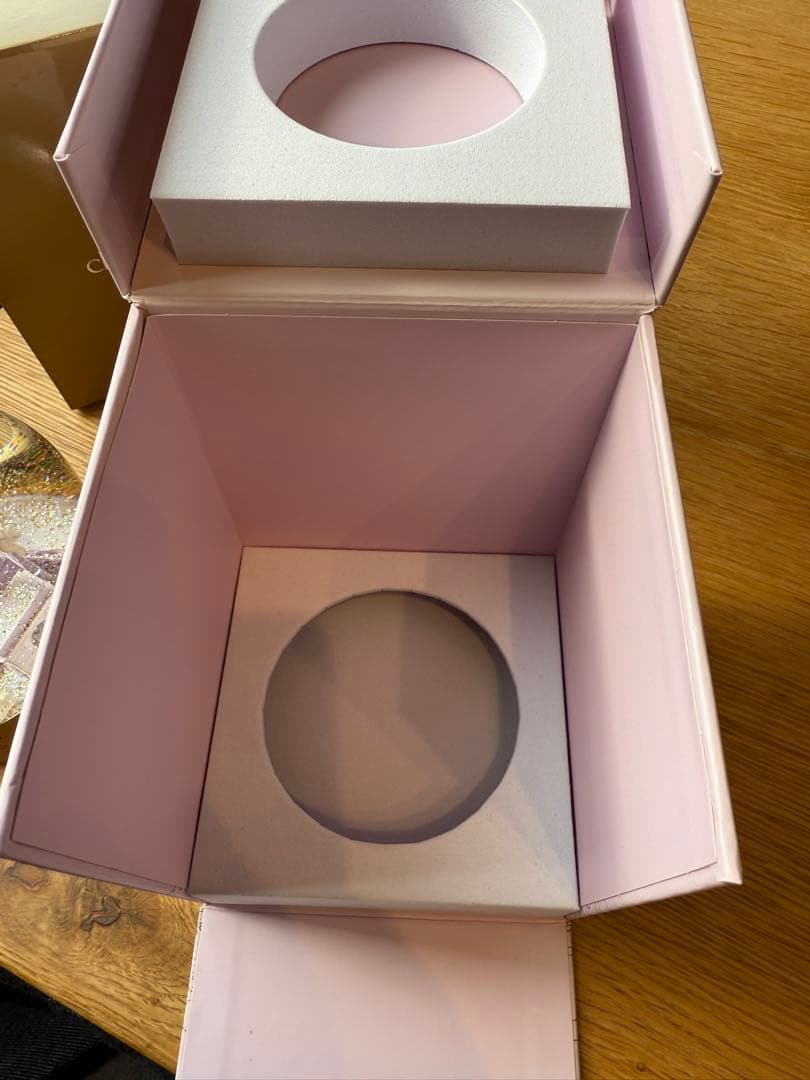 激レア　大人気クレドポーボーテ ホリデー 2024 ノベルティ スノードーム