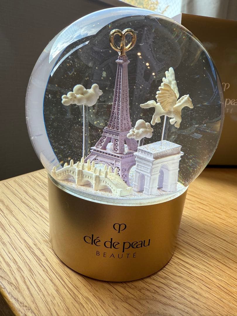 激レア　大人気クレドポーボーテ ホリデー 2024 ノベルティ スノードーム