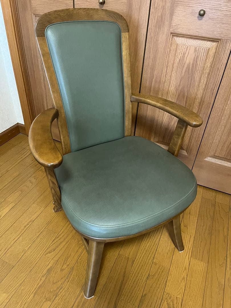 お値下げダイニングチェア回転式　カリモク