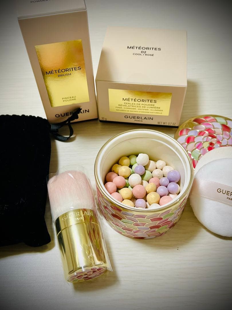 ゲランメテオリットビーユ02フェイスパウダーとブラシ