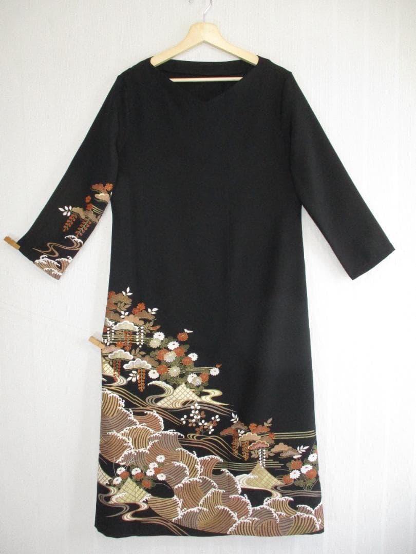 Ｌ～2Ｌサイズ　黒留袖からの着物リメイクドレスです 　着丈１２０cm