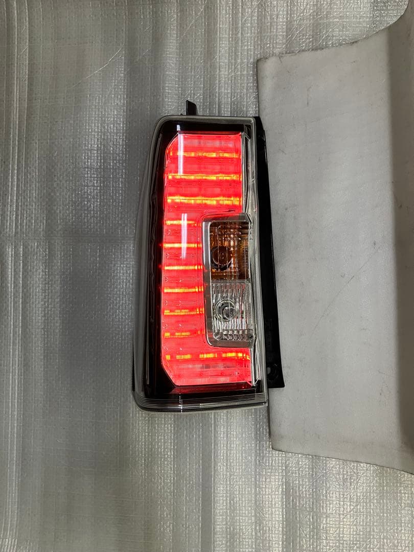 ♦︎ダイハツ★タントカスタムLA600S左純正テール★インナーブラックタイプ★