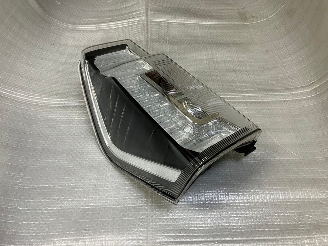 ♦︎ダイハツ★タントカスタムLA600S左純正テール★インナーブラックタイプ★