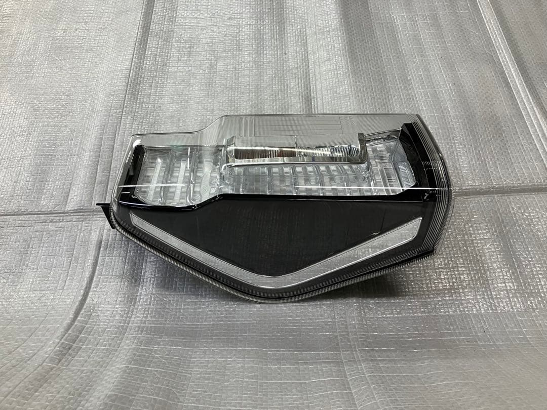 ♦︎ダイハツ★タントカスタムLA600S左純正テール★インナーブラックタイプ★