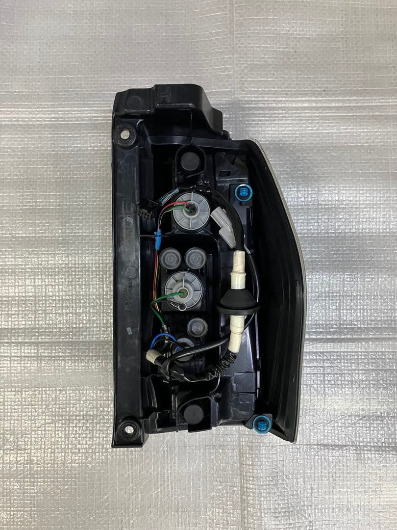 ♦︎ダイハツ★タントカスタムLA600S左純正テール★インナーブラックタイプ★