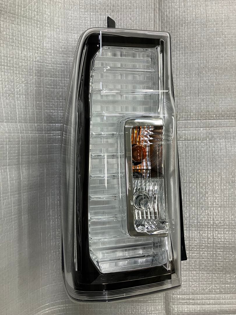 ♦︎ダイハツ★タントカスタムLA600S左純正テール★インナーブラックタイプ★