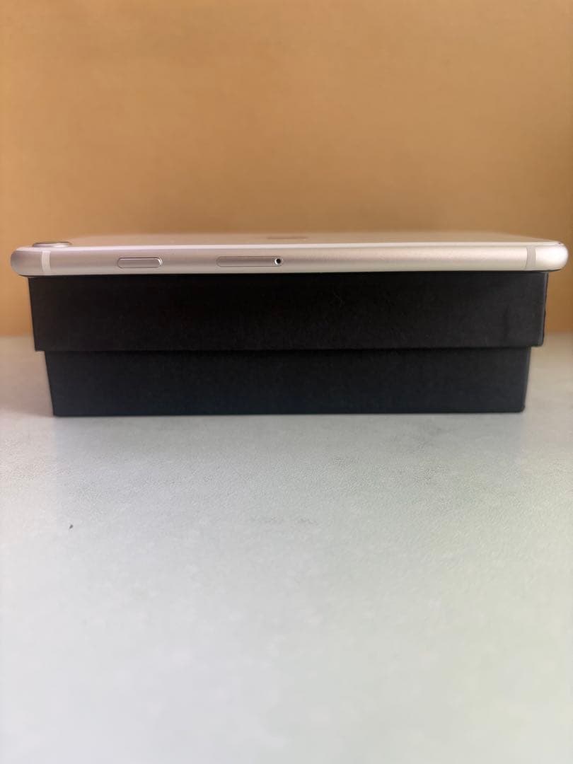 iPhoneSE3 128GB スターライトホワイト