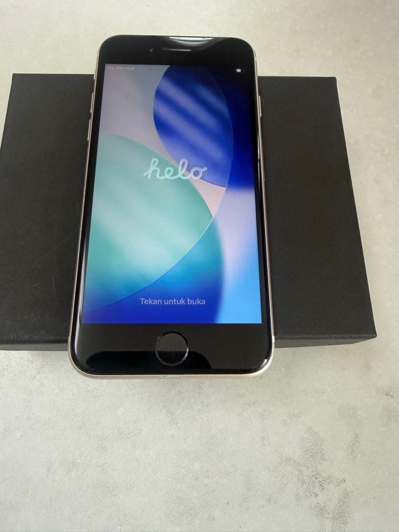 iPhoneSE3 128GB スターライトホワイト