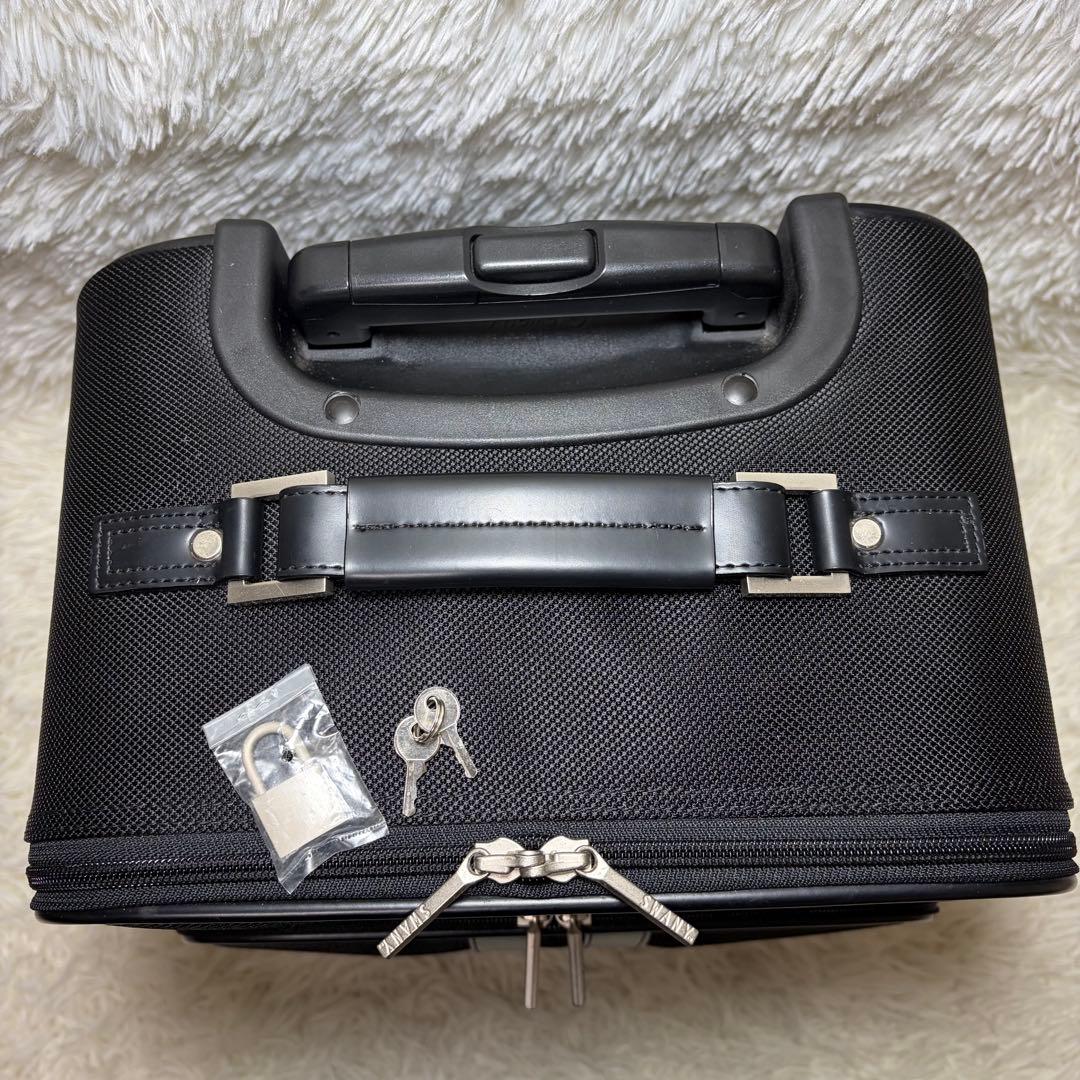 ✨極美品　SWANY スワニー 4輪 スーツケース キャリーケース 機内持ち込み