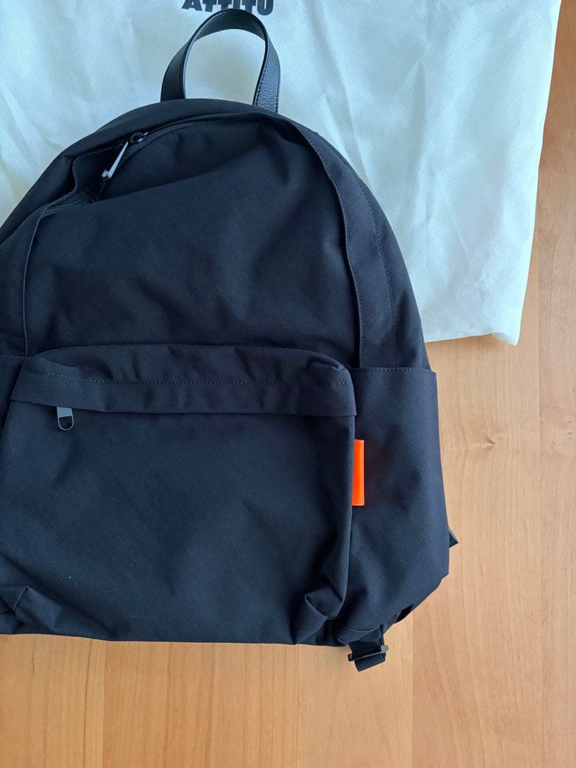 土屋鞄　ATTITU バックパック M ブラック　ネオンオレンジ