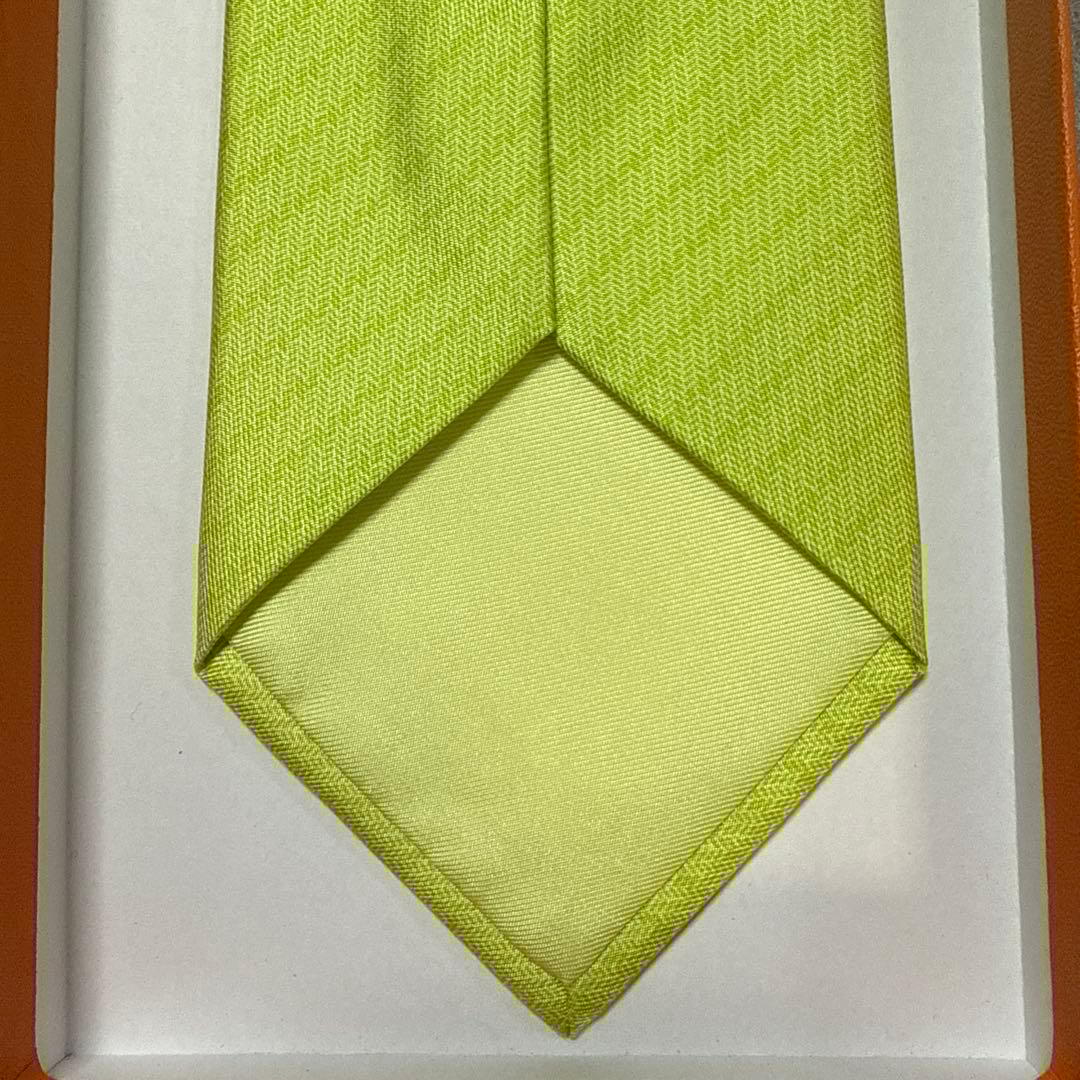 未使用タグ付　箱付　エルメス　ネクタイ　黄緑　派手　結婚式
